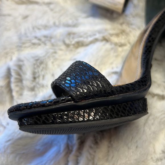 Jennifer Lopez size 6 high heels snake like material - Picture 4 of 4